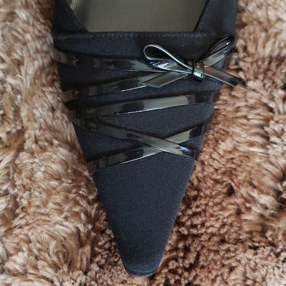 Stuart Weitzman Pointed-Toe Pumps with Bow Detail - Picture 4 of 4